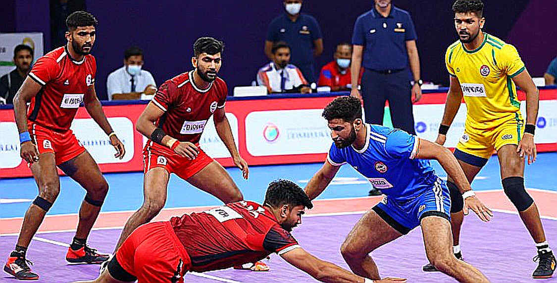 পাওয়ান সেহরাওয়াত আর তৃতীয় লেনের প্রশ্ন: ভারত-ইরান ফাইনালের শুরুর সাত থেকে একটি নাম বাদ পড়া আসলে কী বলে