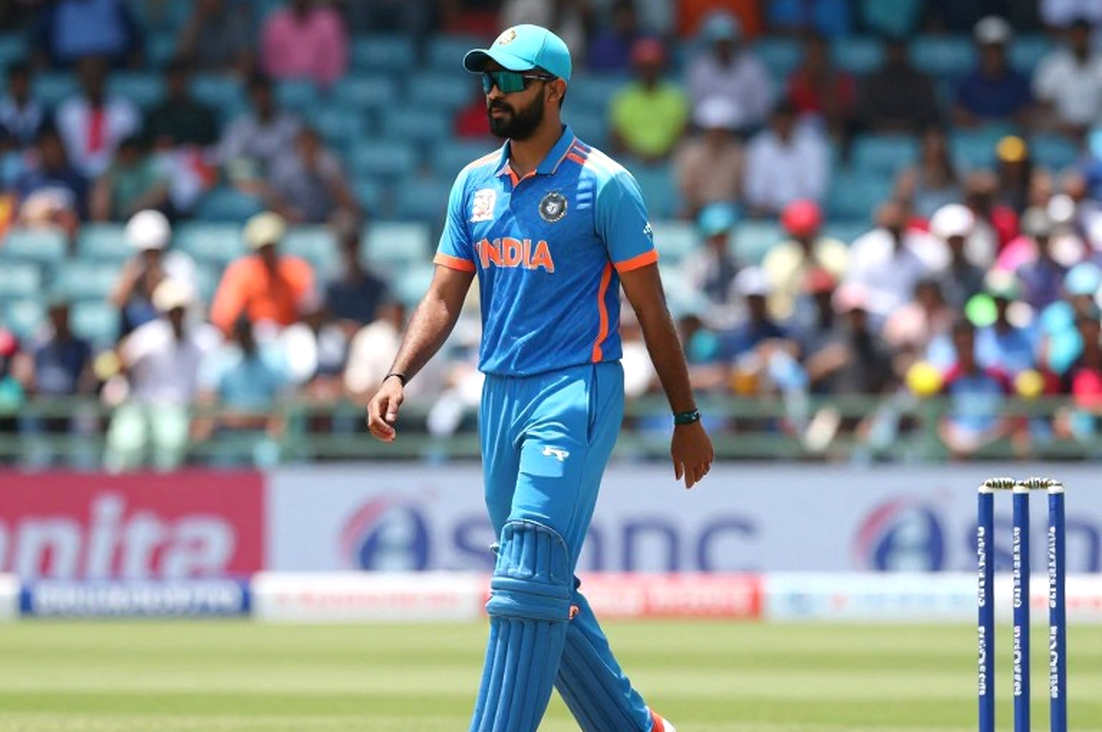 ছাড়পত্র আর ওয়েজ বিলের আসল খেলা: বিপিএল ট্রান্সফার উইন্ডোয় কে বানায়, কে ফসল তোলে